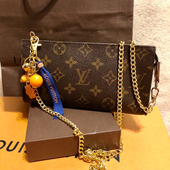 Louis Vuitton Handbags - 🌼Auth Louis Vuitton Pouch GM (Bit bigger)